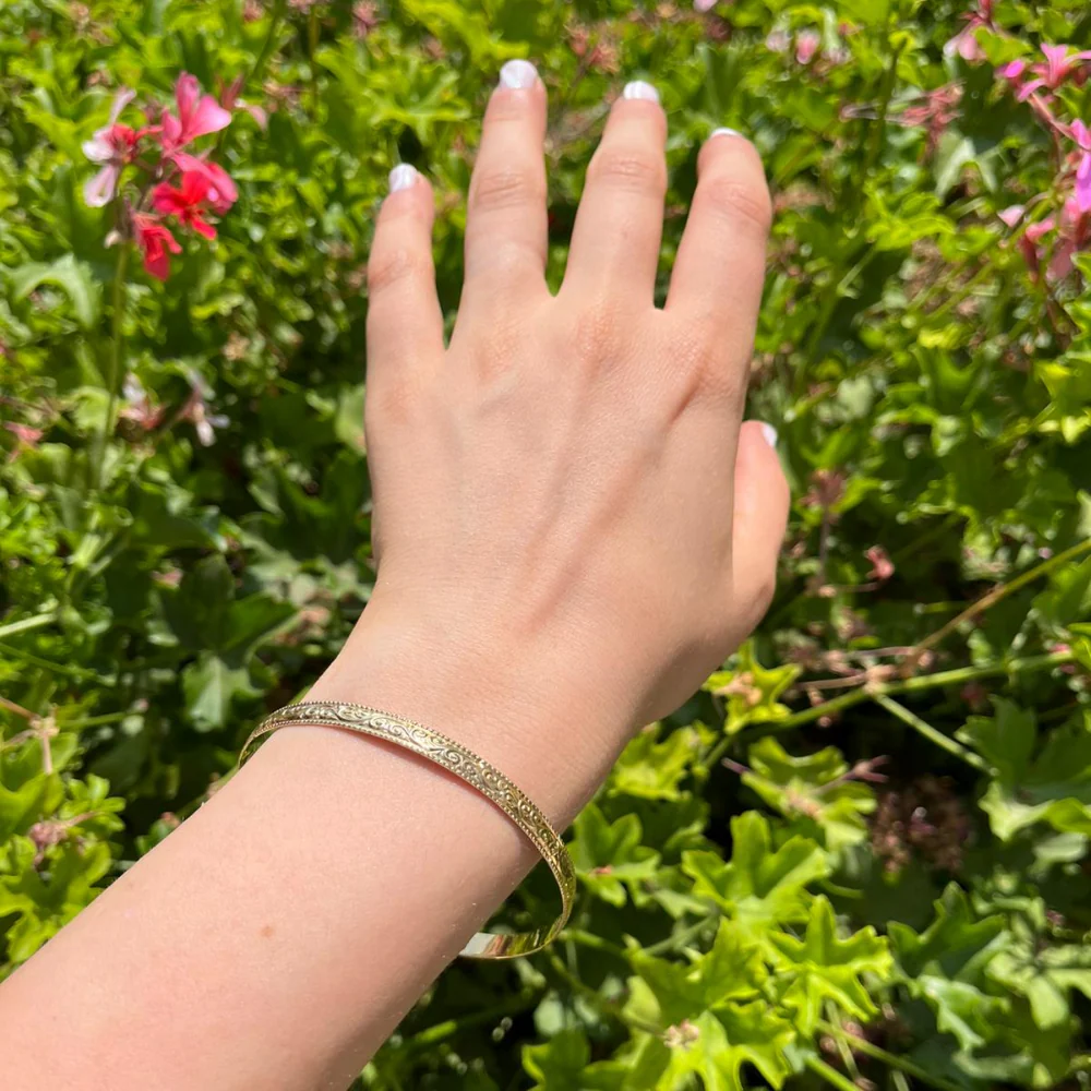 14k Gold Swirl Bangle Bracelet - Image 5