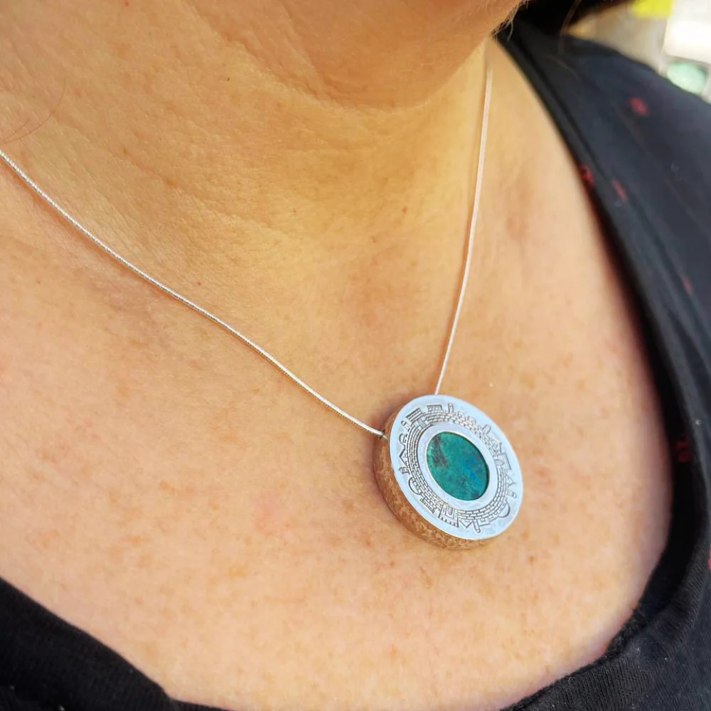Eilat stone jewellery | Round Textured Silver Necklace - Jerusalem Skyline - Image 6