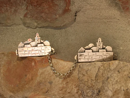 Silver Jerusalem Skyline Tallit Clip - Image 2