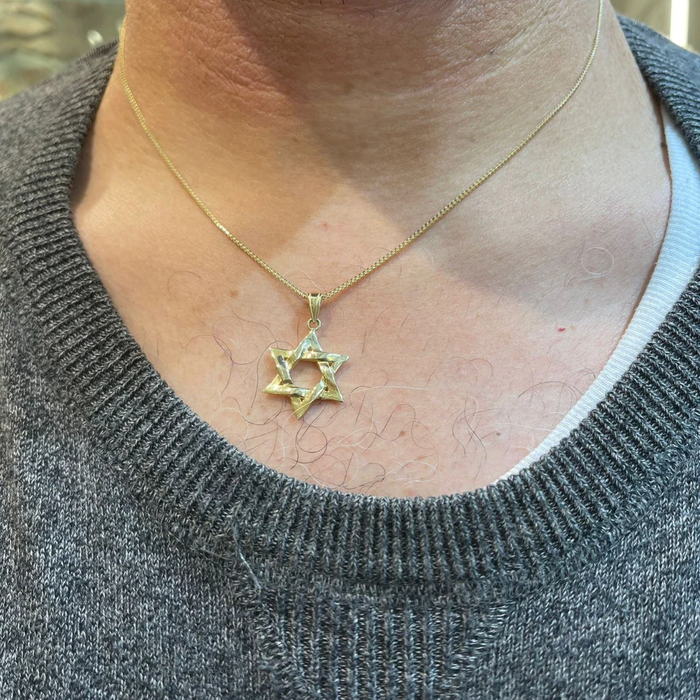Shiny Gold Intertwined Star of David Pendant - Image 2