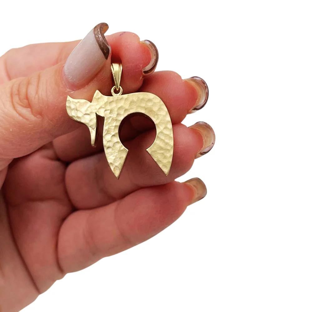 Heavyweight Chai Pendant in 14K Gold Hammered - Image 2