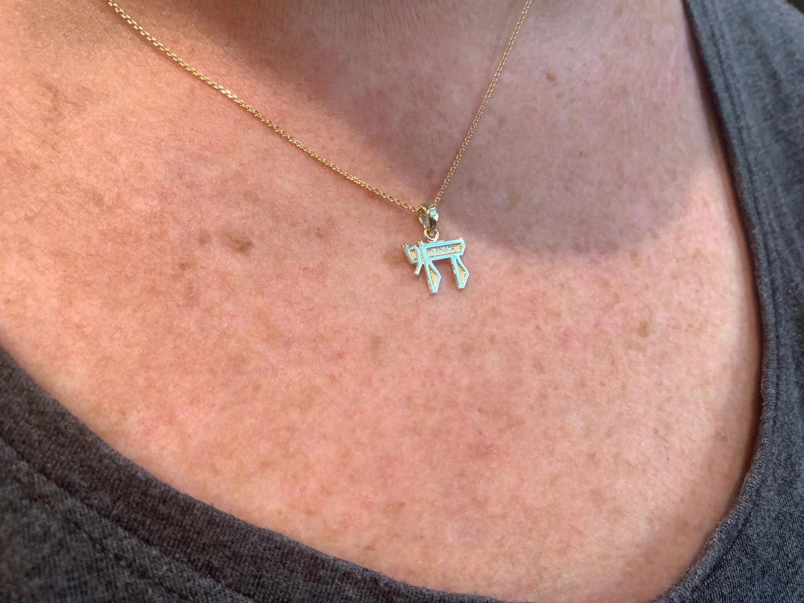 14K Gold Outlined Mini Chai Pendant - Image 4