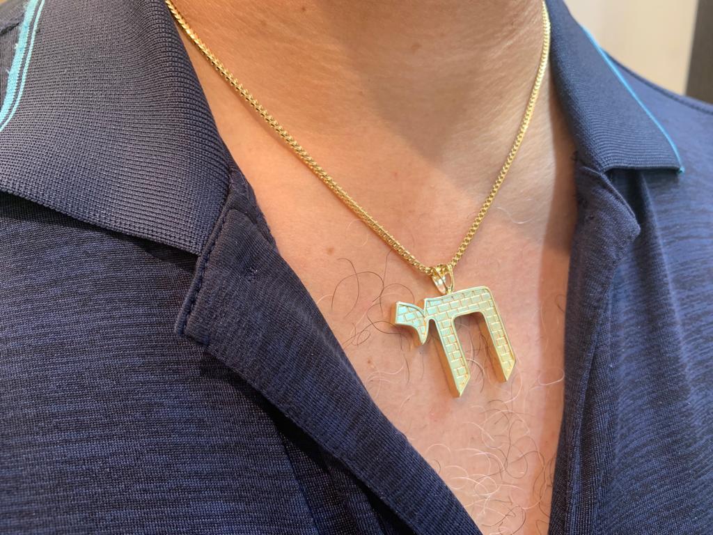 14K Yellow Gold Men's Chai Pendant with Western Wall - Image 3