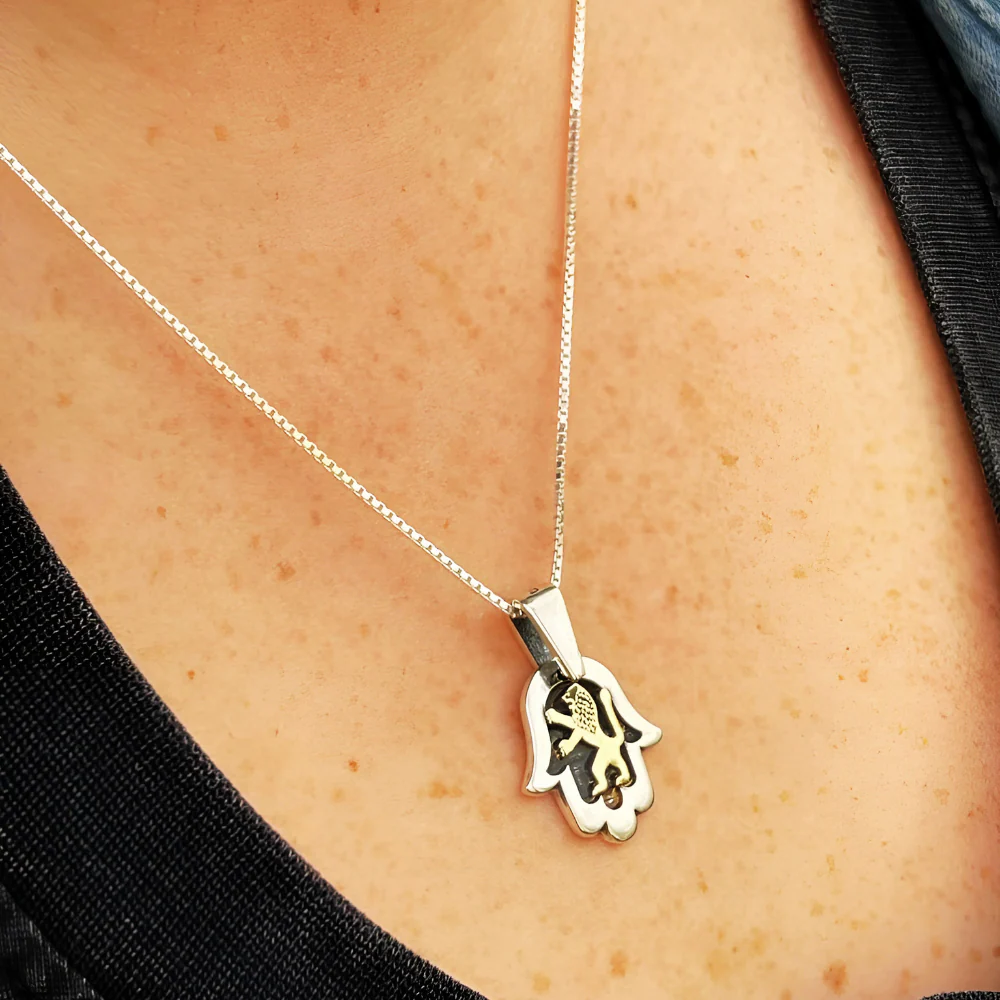 Hamsa Necklace with Lion of Judah in 925 Silver & 9K Gold - Image 7