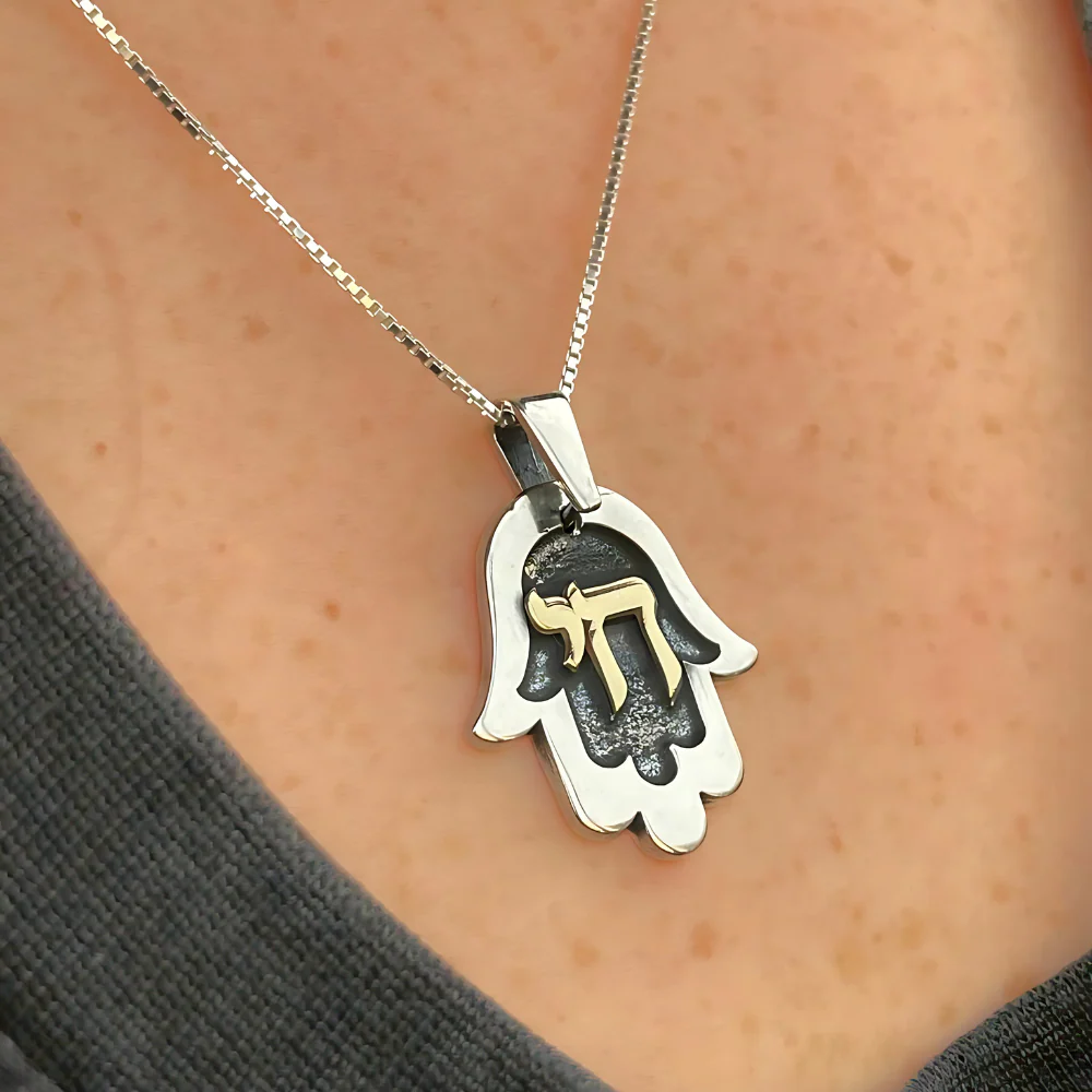 Hamsa with Chai Necklace in 925 Silver & 9K Gold - Image 4