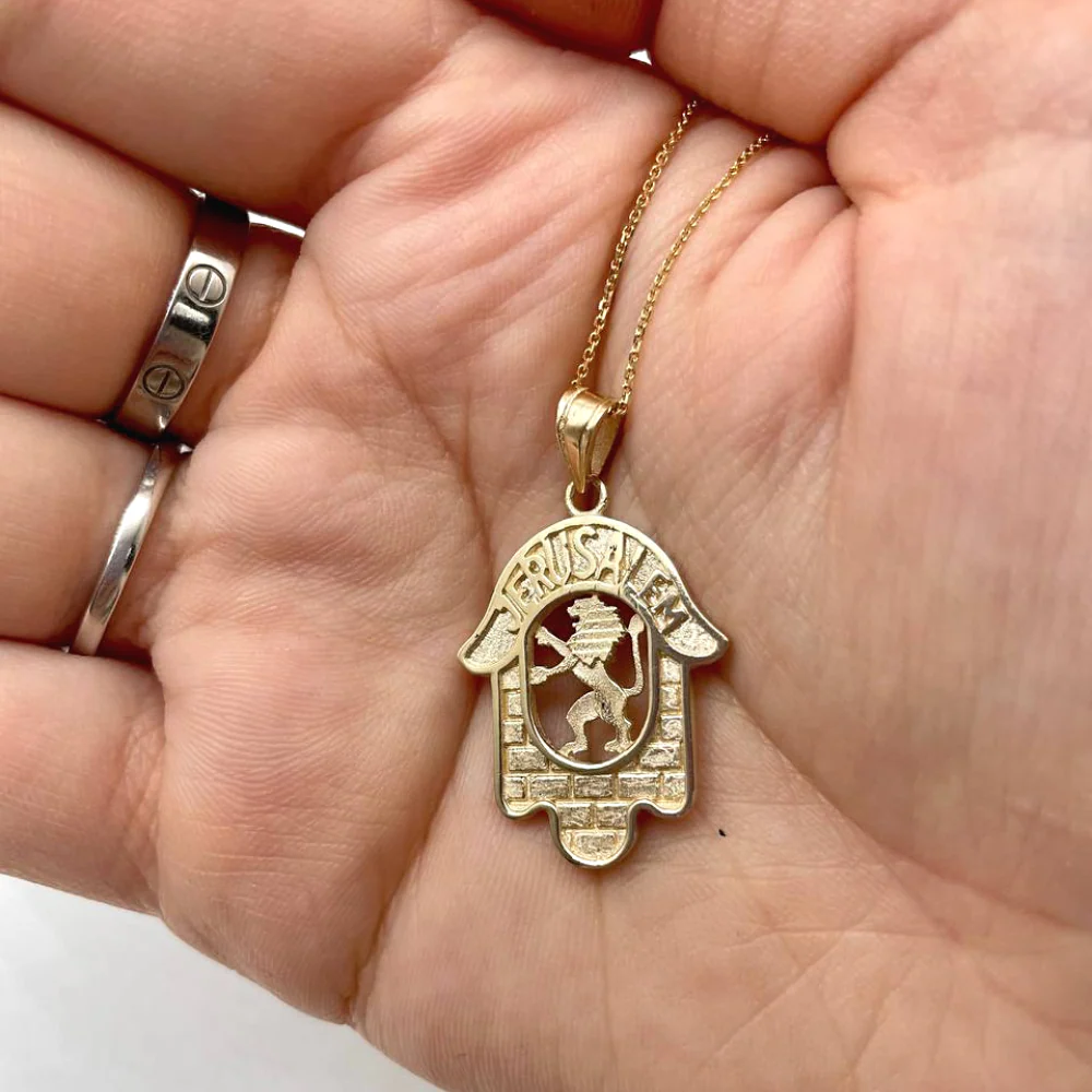 Hamsa Pendant in 14k Gold with Jerusalem, Lion and the Kotel - Image 3