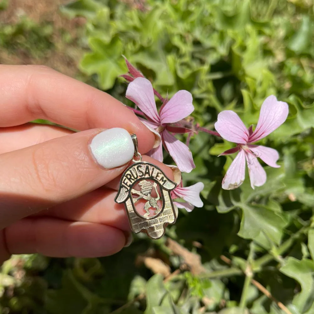 Hamsa Pendant in 14k Gold with Jerusalem, Lion and the Kotel - Image 5