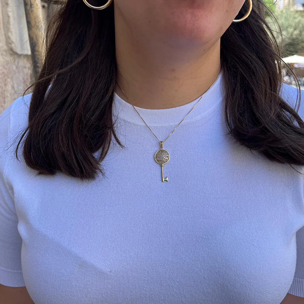 Shema Yisrael Key Pendant in 14k Gold - Image 6