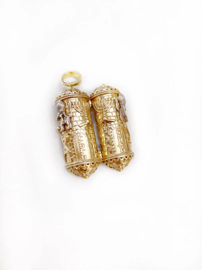 Lion of Judah Torah Pendant in 14k Gold and Diamonds - Image 4