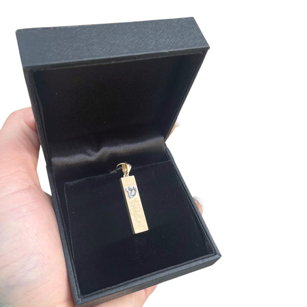 Mezuzah Pendant with Shin in 14K Gold - Image 3