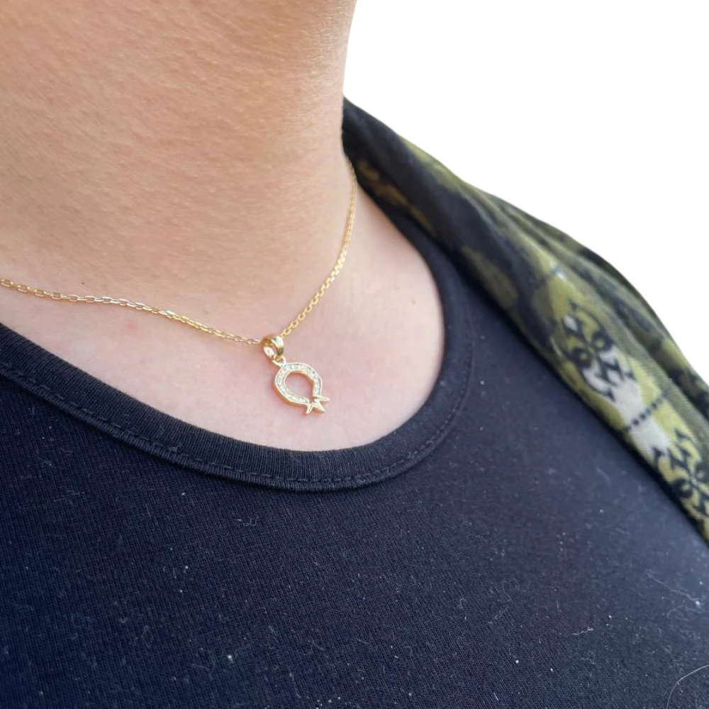 Pomegranate Pendant in 18K Gold with Diamonds - Minimalist Look - Image 2