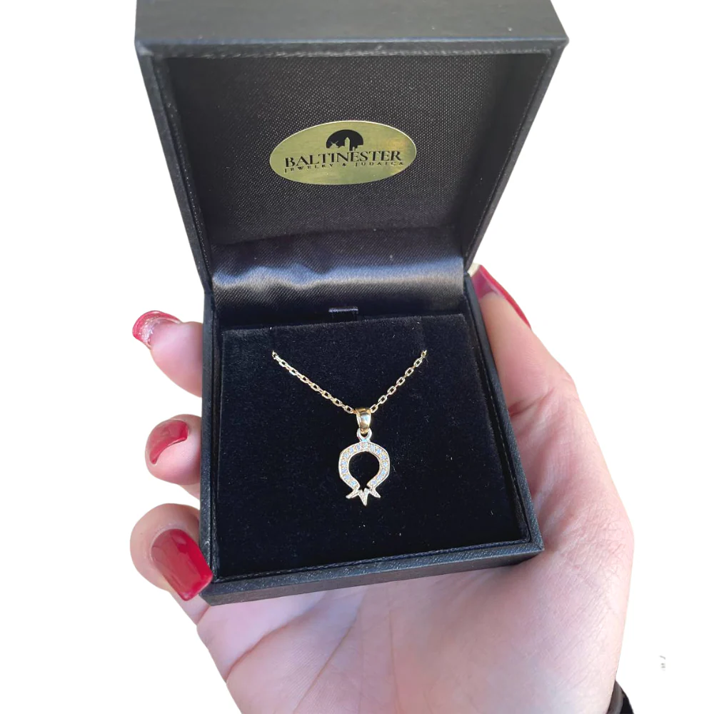 Pomegranate Pendant in 18K Gold with Diamonds - Minimalist Look - Image 4