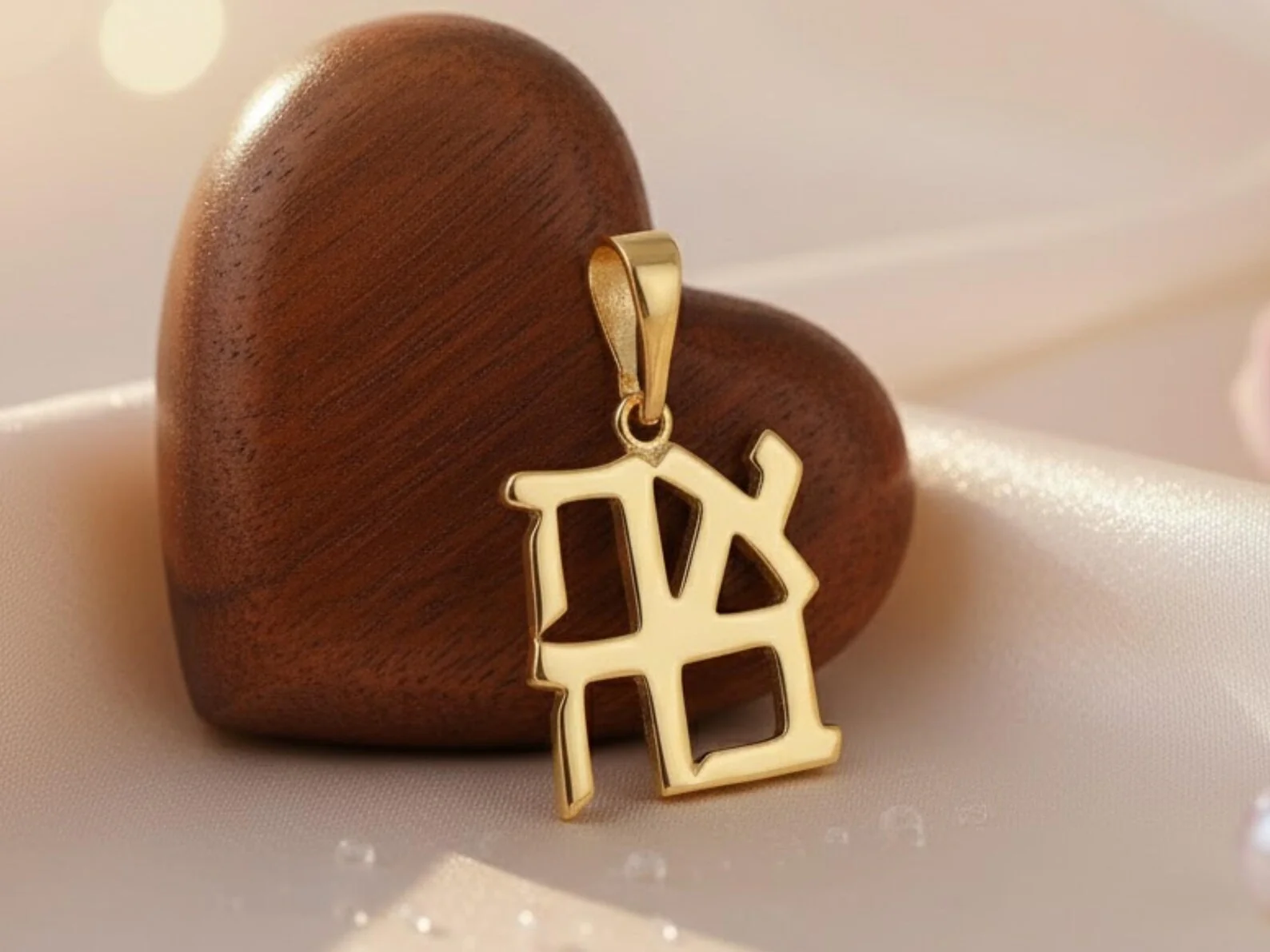 14k Gold Ahava Love Pendant - Image 12