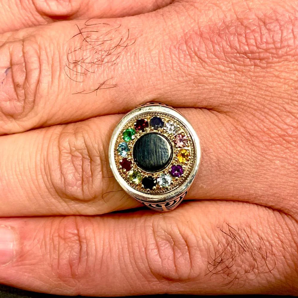 Hoshen Menorah Ring with Onyx Stone in Silver and Gold - Image 3