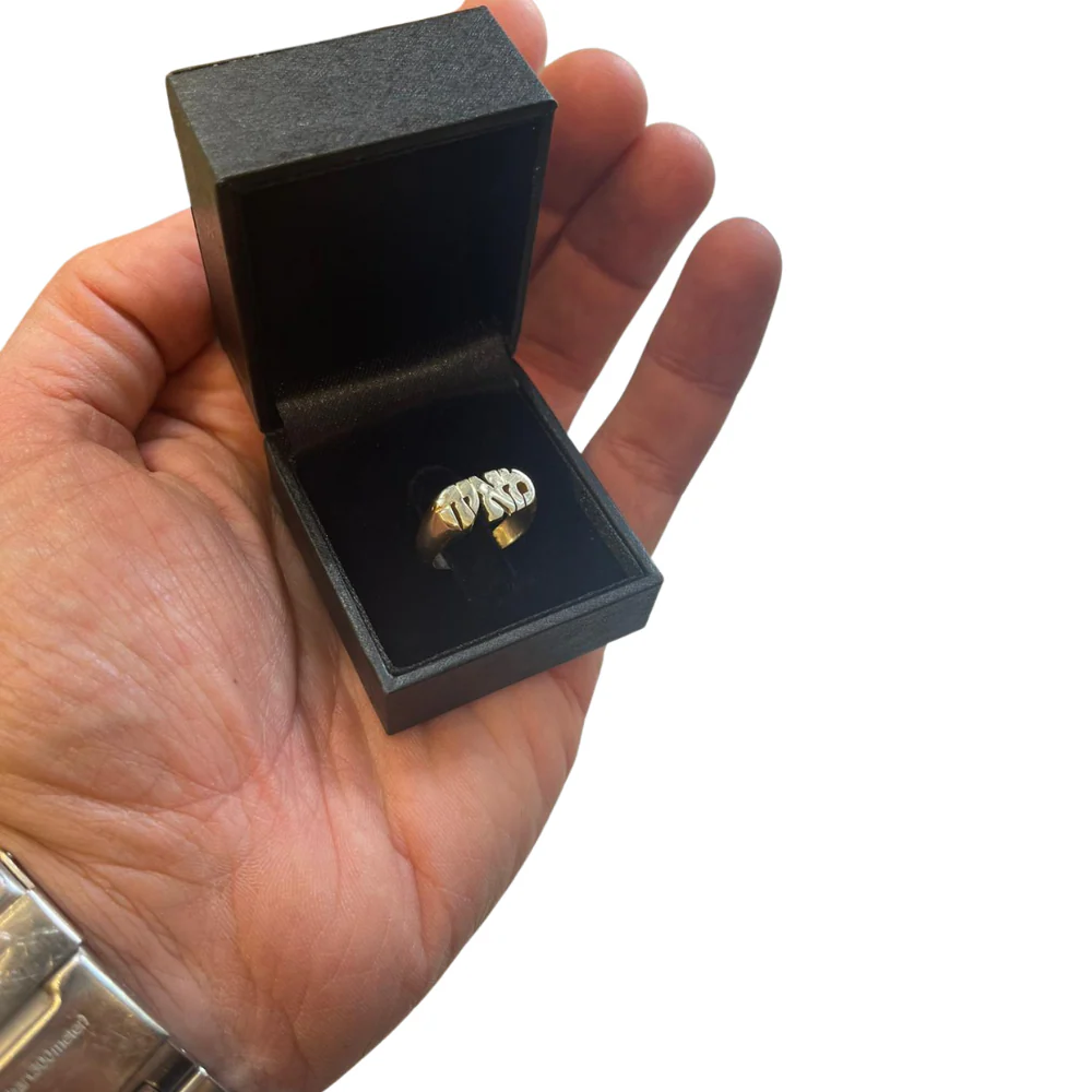 14k Yellow Gold Cutout 70's Name Ring - Image 4