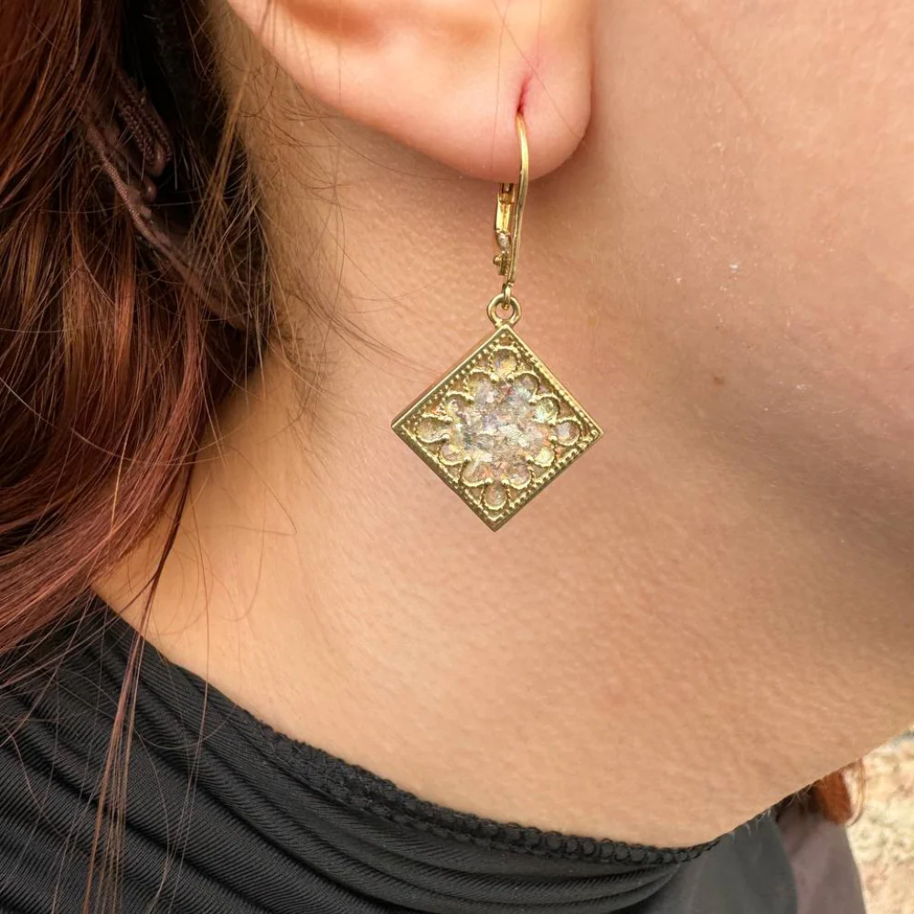 Roman Glass and Yemenite Filigree 14K Gold Earrings - Square - Image 3