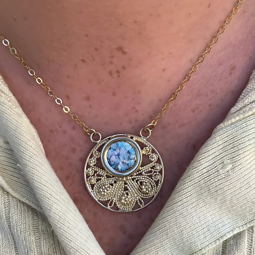 Roman Glass Round Pendant Necklace in 14K Gold Filigree Work - Image 8
