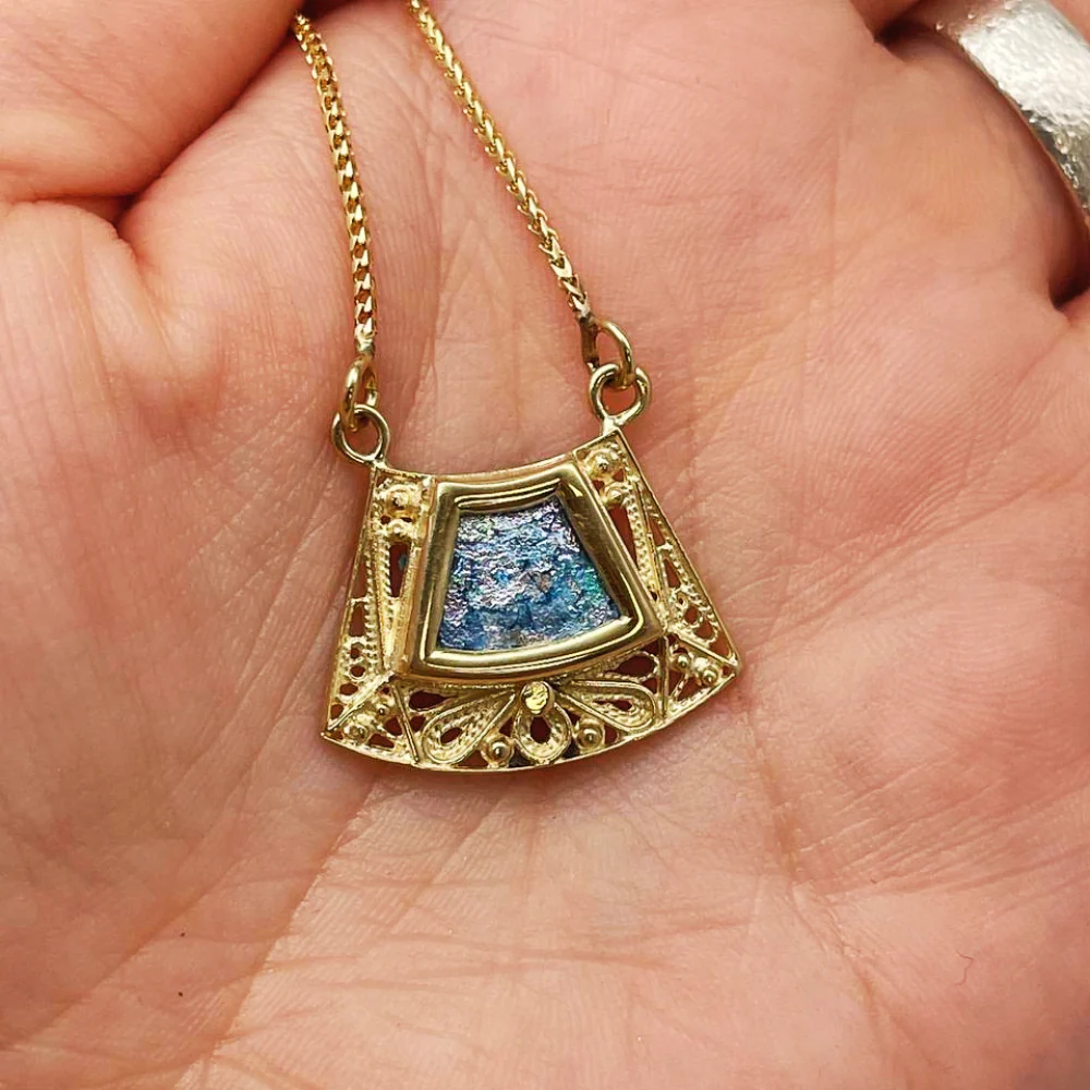 Roman Glass Trapezoid Pendant Necklace in 14K Gold Filigree Work - Image 5